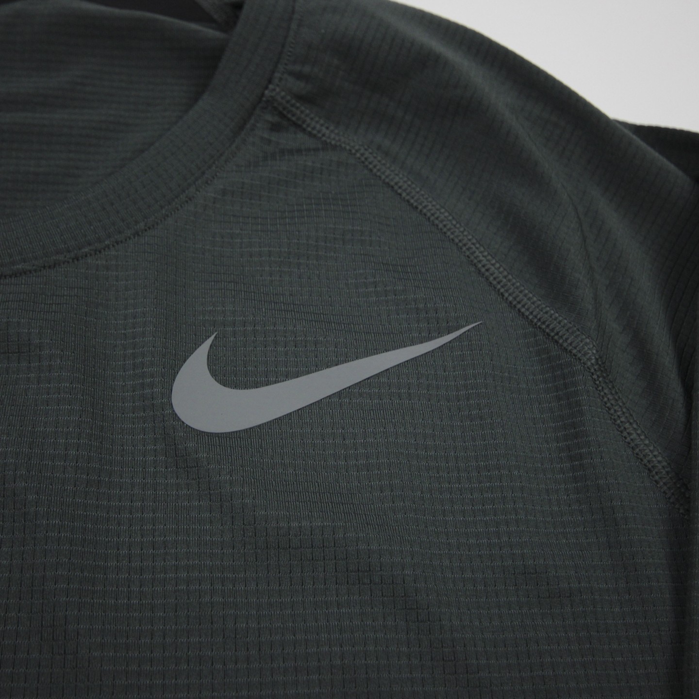 Nike Dri-Fit Long Sleeve Shirt Men's Dark Gray Used L gallery