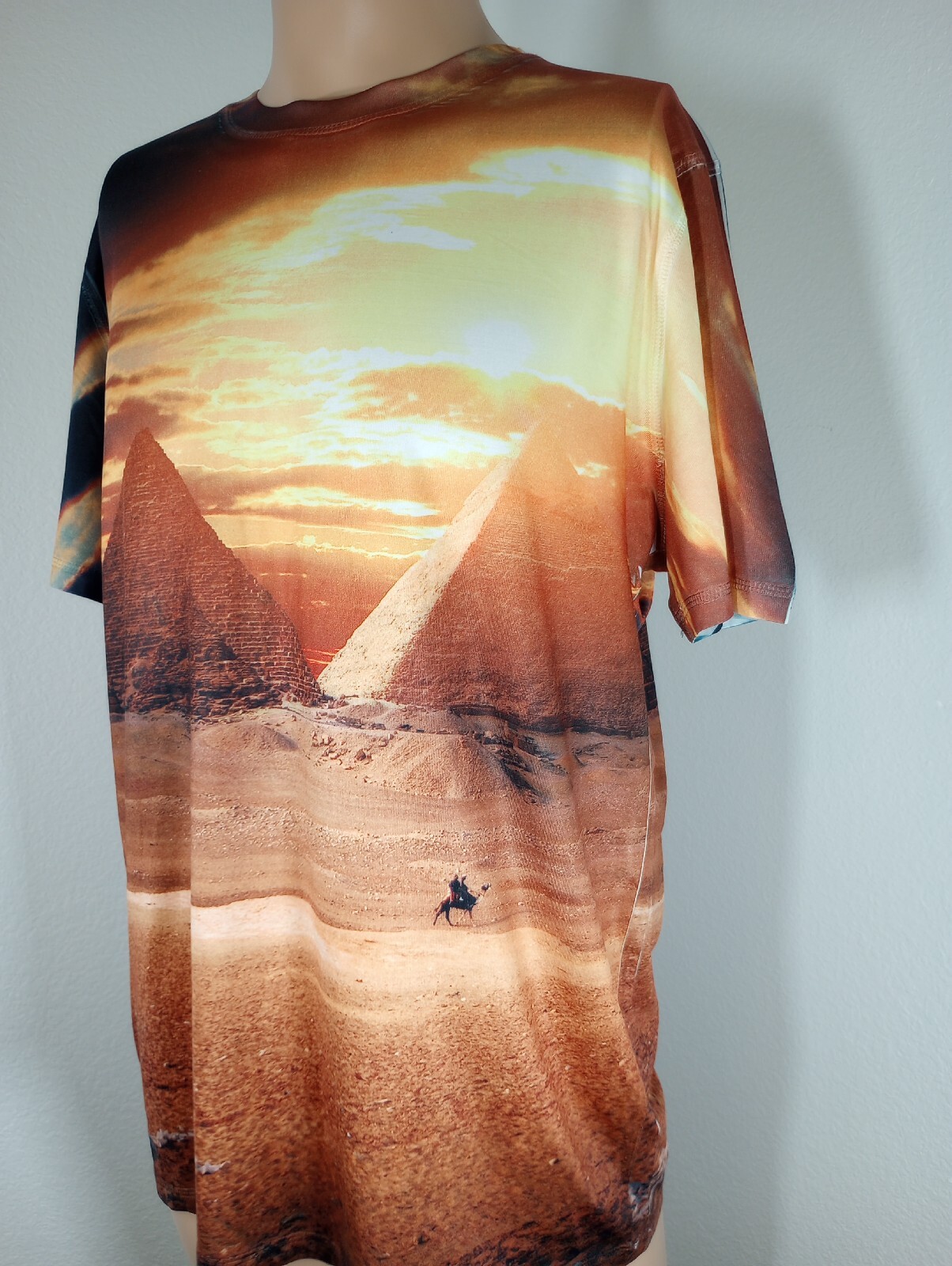 Preowned Super Massive Men's 2XL 95% Polyester 5% Lycra Egyptian Graphic T-Shirt gallery