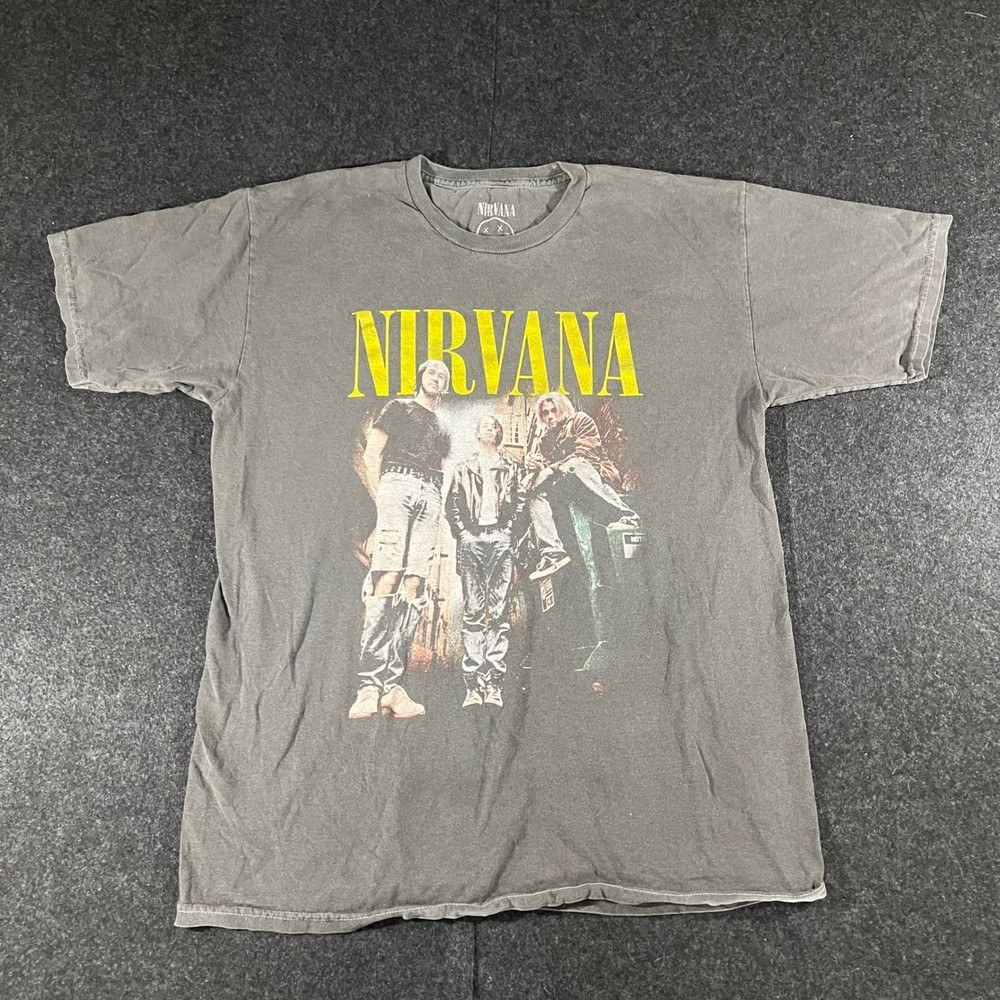 Nirvana Graphic T-Shirt Mens Medium Gray Band Tee Grunge Rock Music Retro Style