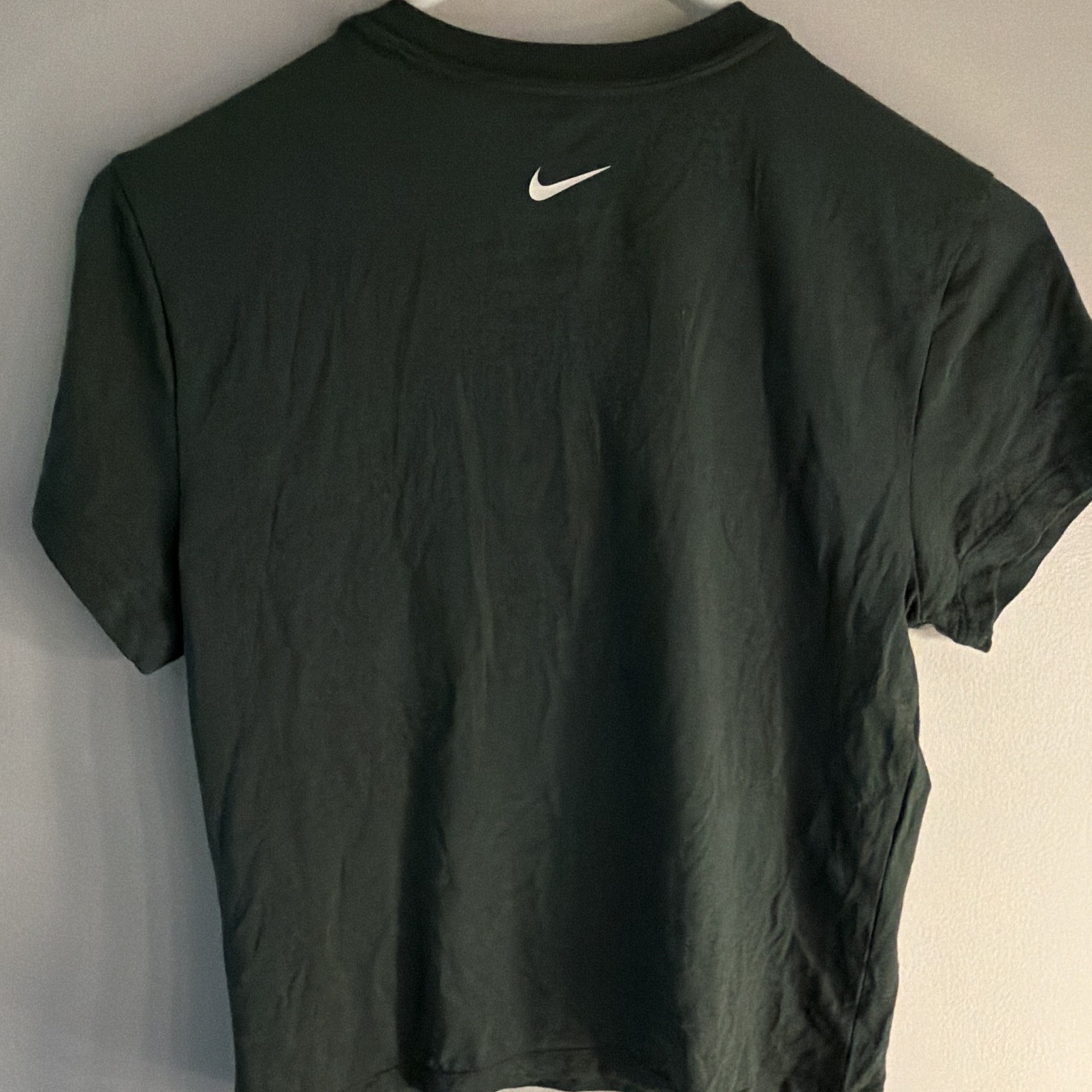 Nike Graphic T-shirt In Green Size Medium Slim Fit Short Sleeve gallery