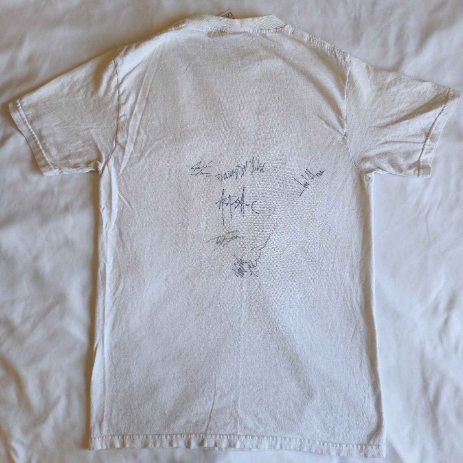 Vintage Drop Dead Gorgeous Band Rare Signed Concert Merch White Graphic T-Shirt gallery