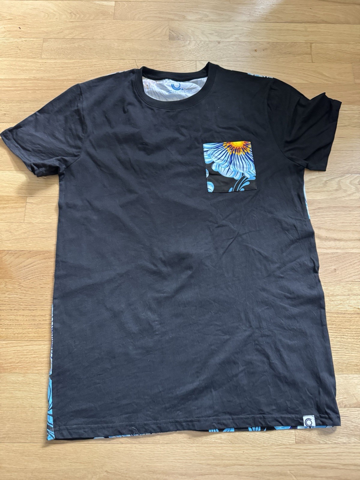 Black Blue Floral Graphic Pocket T-Shirt Men’s Large Cotton Sri Lanka Tee gallery