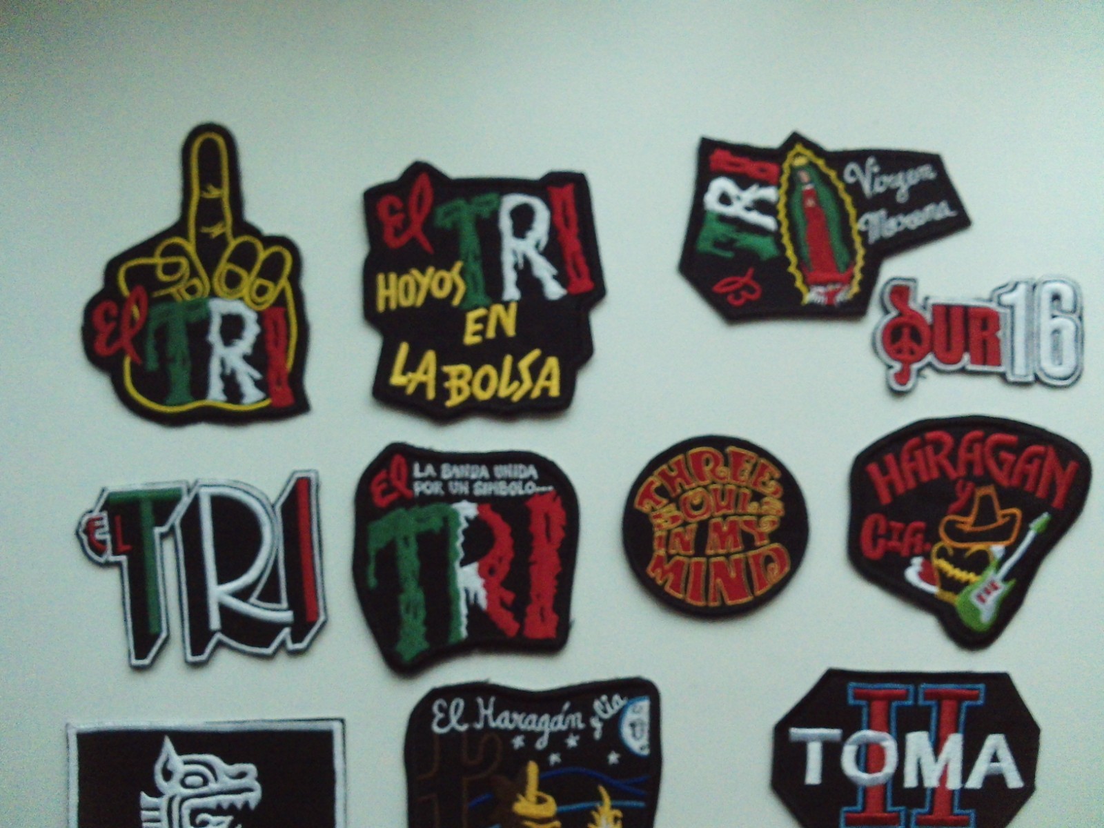 PARCHES DE ROCK URBANO,EL TRI EL HARAGAN LIRAN ROLL LA BANDA BOSTIK INTERPUESTO gallery