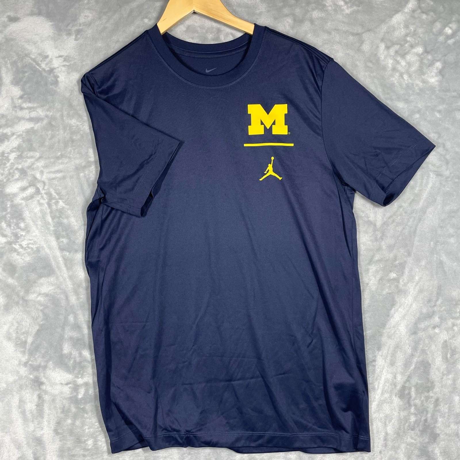 Nike Jordan Michigan Wolverines Dri-FIT T-Shirt Mens M Navy Blue Jumpman NWOT gallery