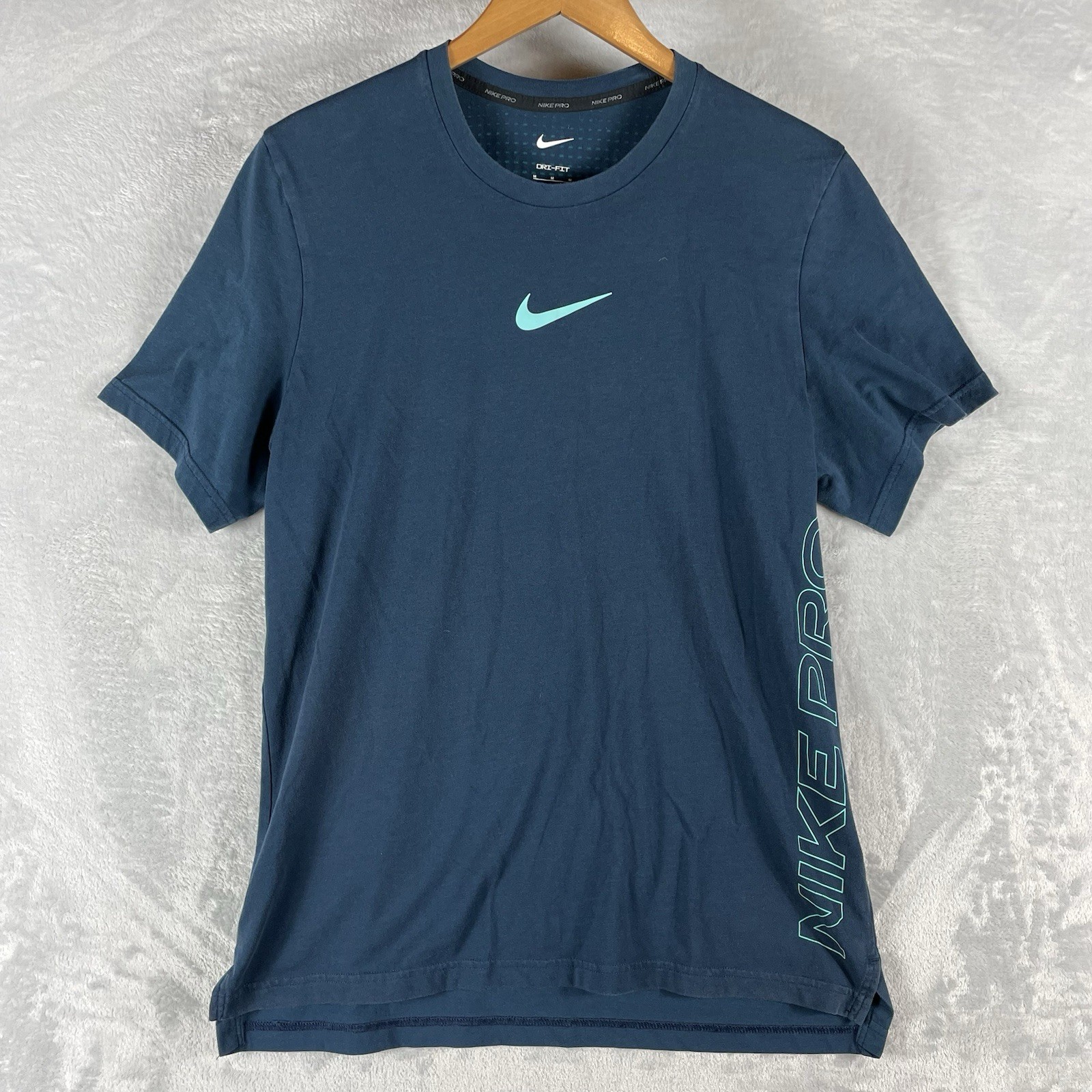 Nike T-Shirt Mens Medium Blue Nike Pro Dri-FIT Training DD1828-451 Graphic Tee