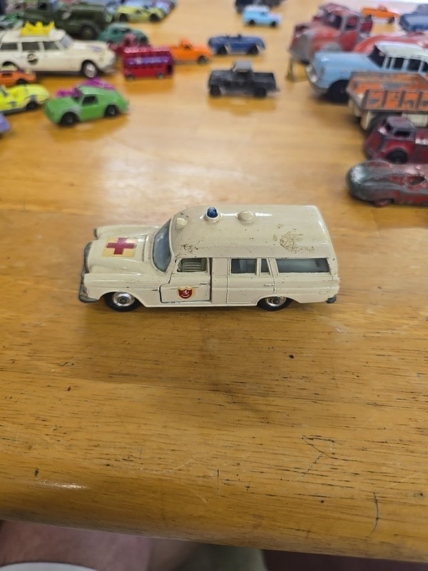 Vintage 1960’s Matchbox King Size K-6 Mercedes Benz B1NZ Ambulance Lesney- Nice