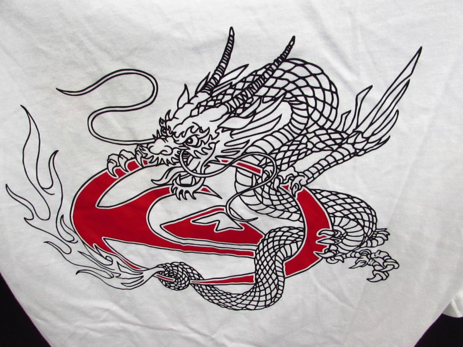 Quiksilver Men's Large T-Shirt White Cotton Dragon Graphic QS002072Y NWT. gallery