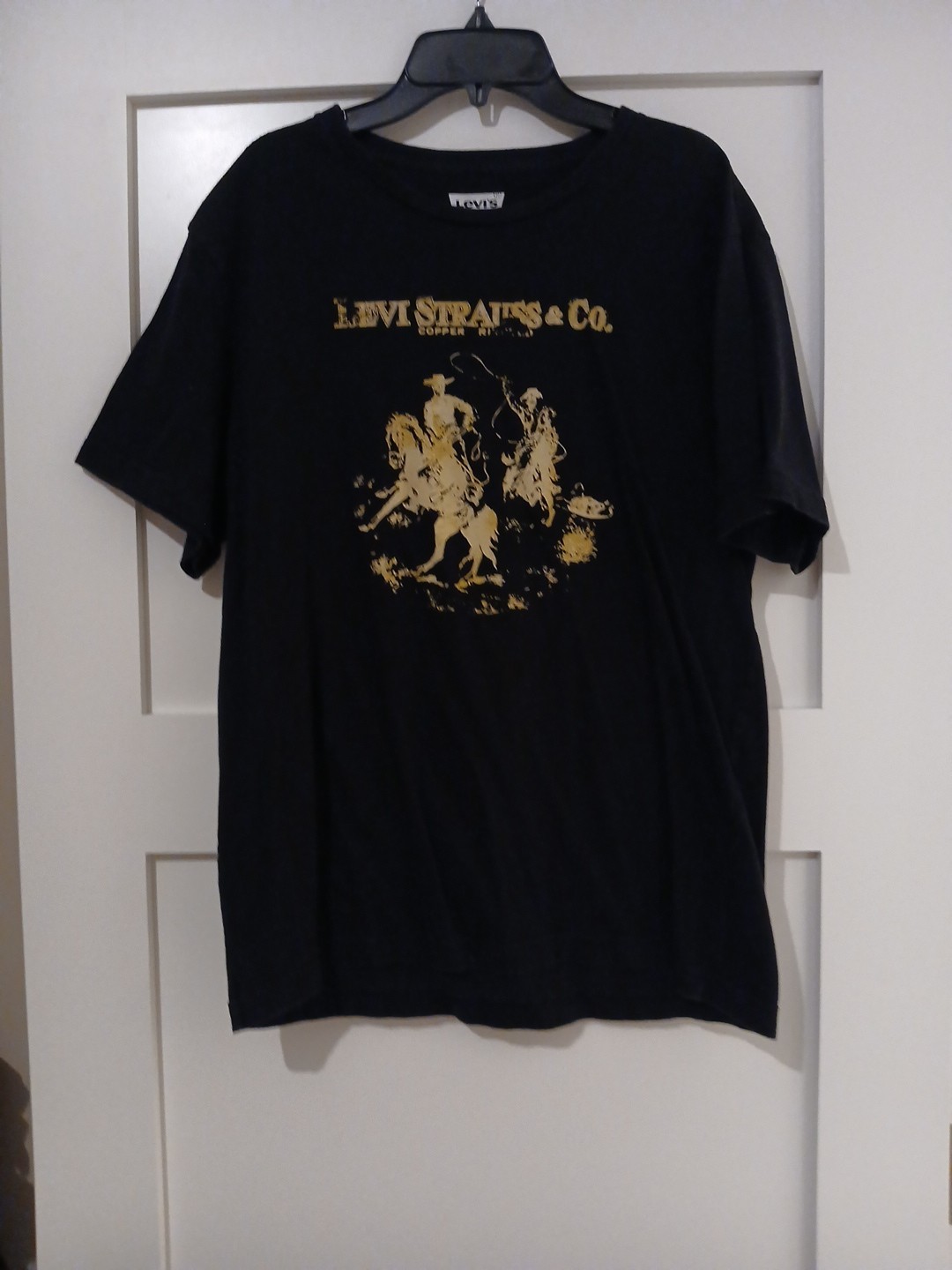 Levi’s Size Large Black 100% Cotton Short Sleeved Graphic T-Shirt
