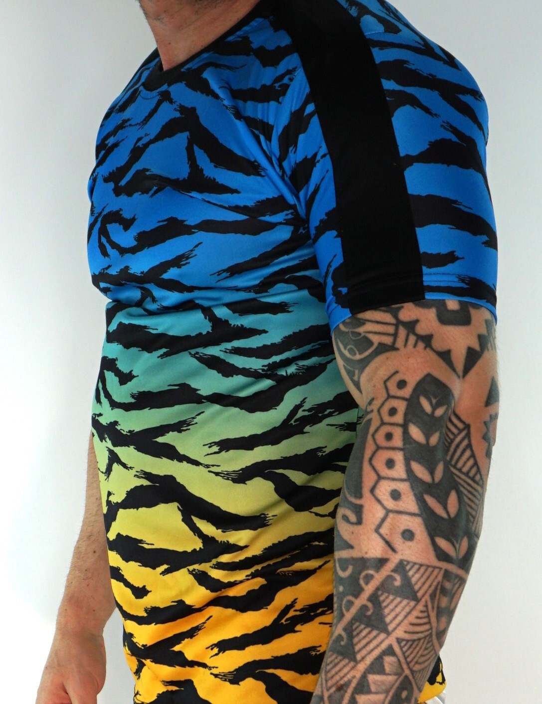 MEN'S ANIMAL PRINT SHIRT Size SMALL gallery