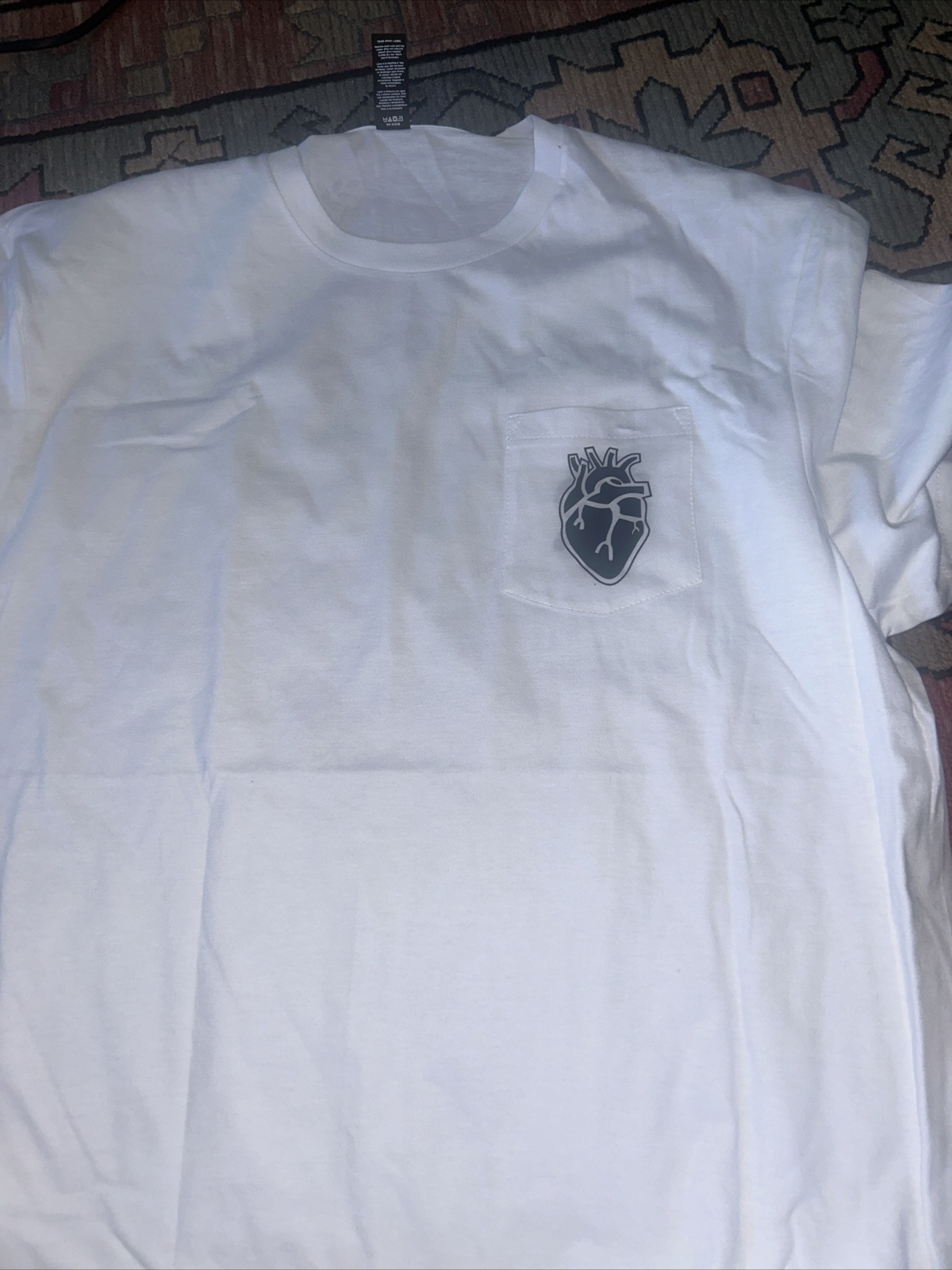 District Brand new Mens WhiteBlack Graphic Print Short Sleeve Shirt Size Medium.