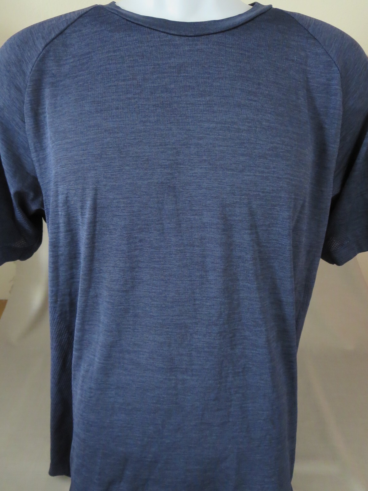New Uniqlo Blue T-Shirt Short Sleeved Breathable Vented Quick Drying Size XL gallery