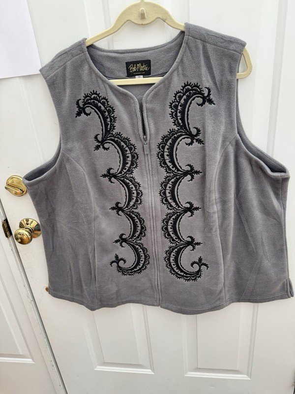 Bob Mackie Gray Vest With Black Embroidery Size 3X.    N-3