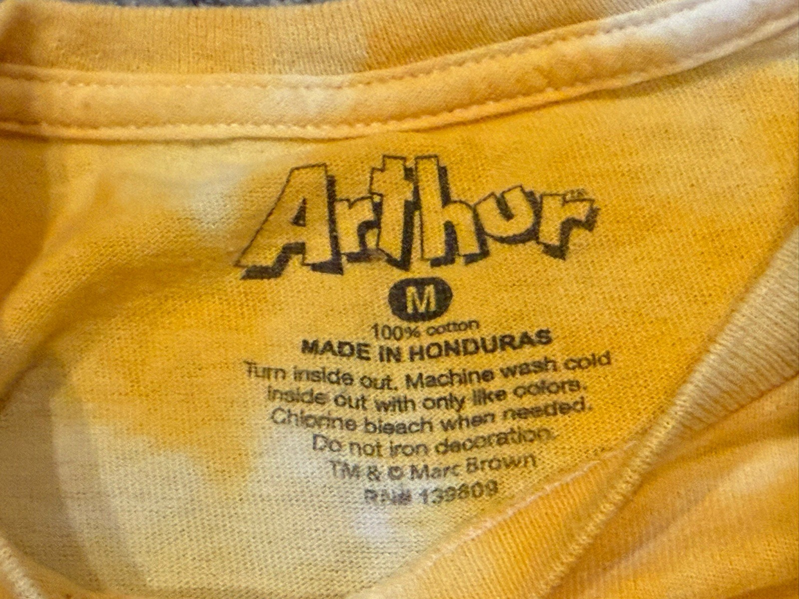 Vintage Y2K Arthur And Buster Bunny Hugs Not Drugs 2001 Marc Brown T-Shirt M gallery