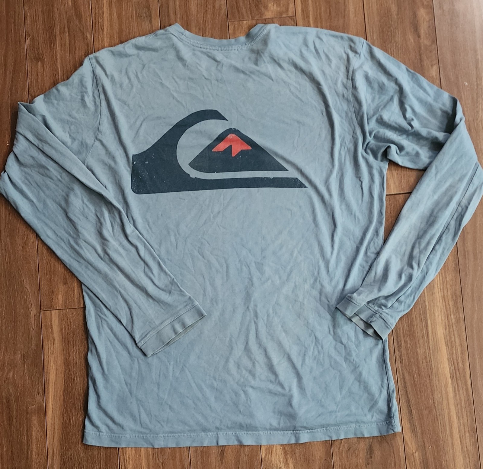 Quiksilver T-Shirt Men's Sz XL Modern Fit Mountain and Wave Classic Surfing Tee gallery