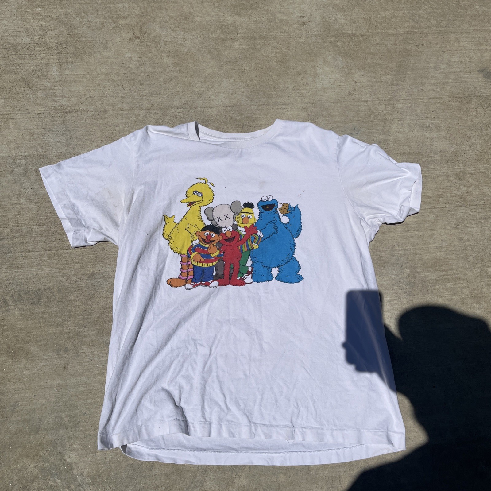 Uniqlo Kaws x Sesame Street Collection UT Graphic Tee 1 White Size XL Used gallery
