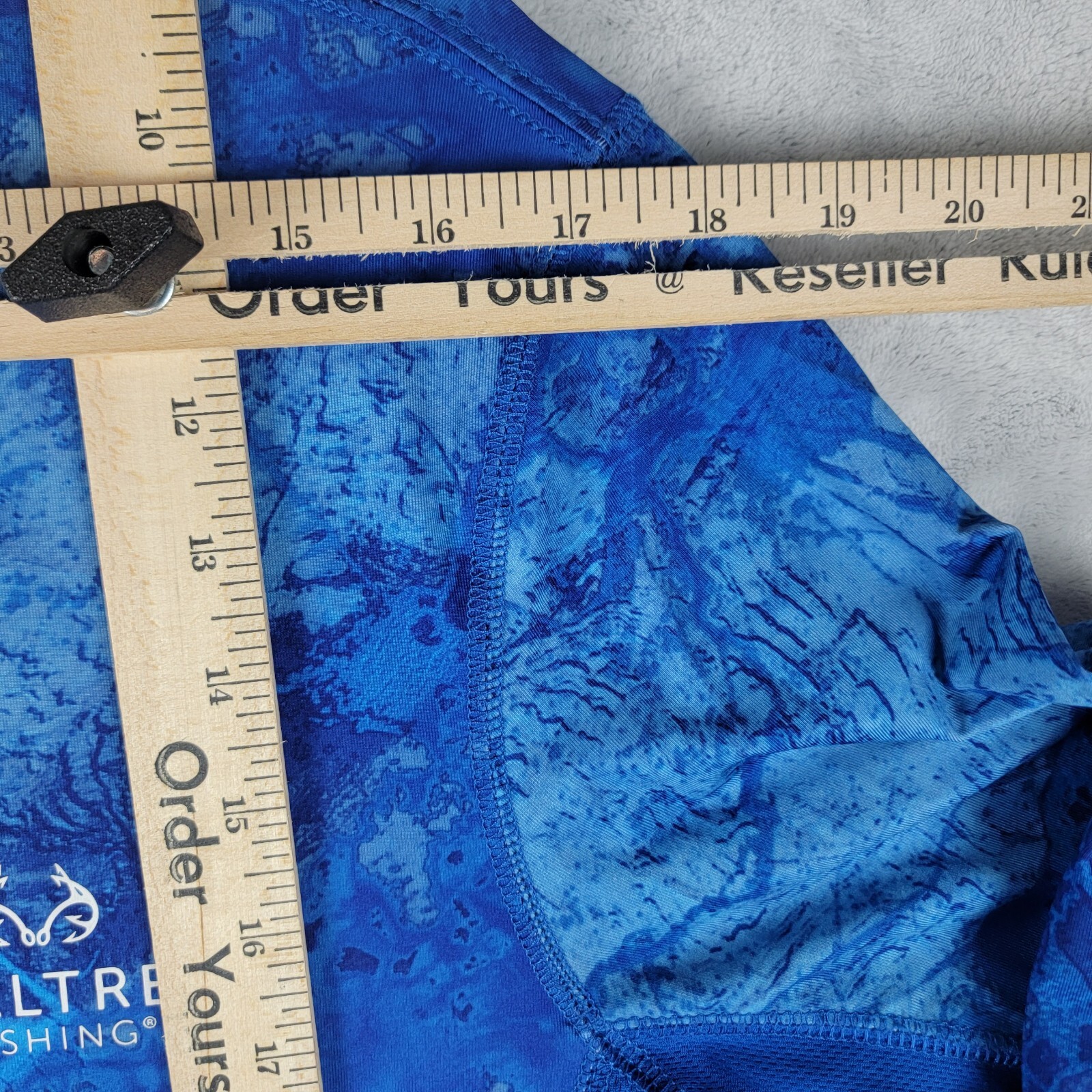 Realtree Fishing Shirt Mens Small Performance Blue Wave Print Hunting Outdoor gallery