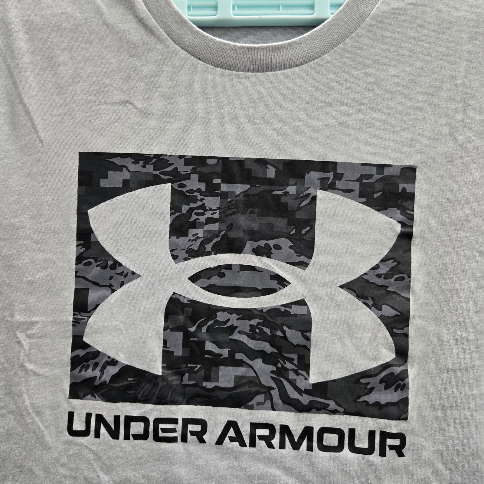 Under Armour Men Shirt L Gray Graphic Print Logo Camouflage HEATGEAR Gorpcore gallery