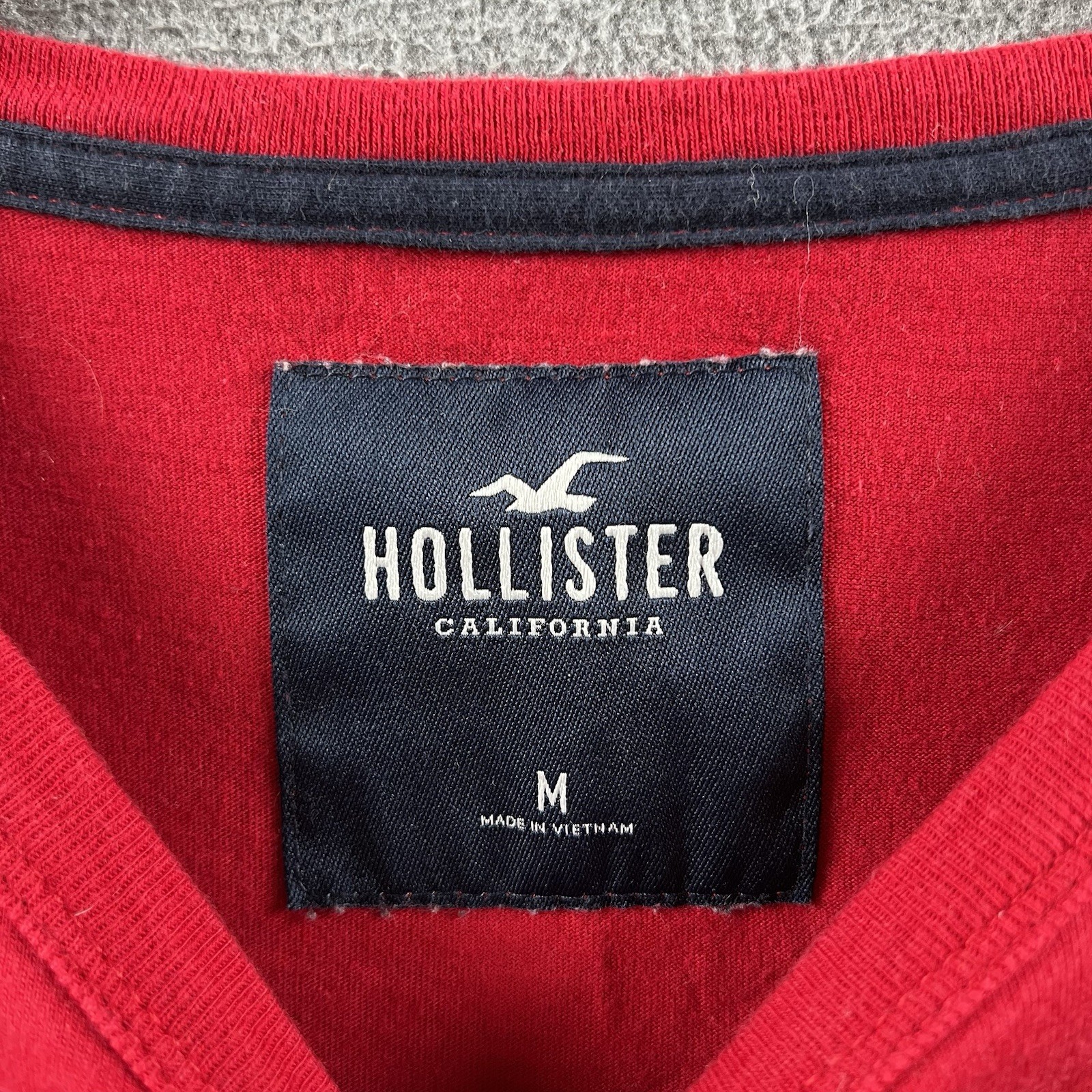 Hollister Shirt Mens Medium Red Beach Surf Outdoor Y2K Preppy Embroidered Logo gallery