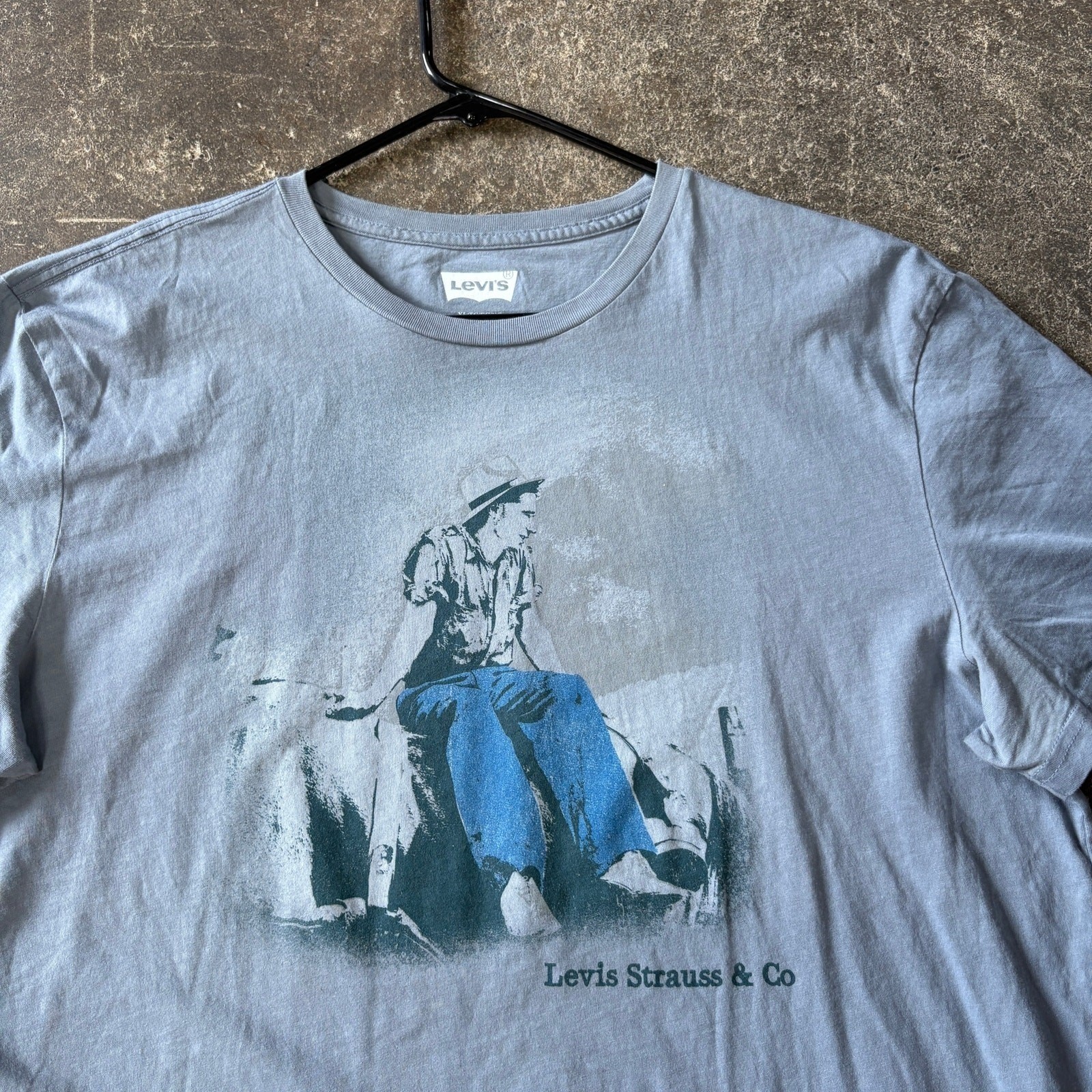 Levi's Shirt Mens Size XL Extra Large Gray Graphic Farmer 20s Retro Short Sleeve gallery