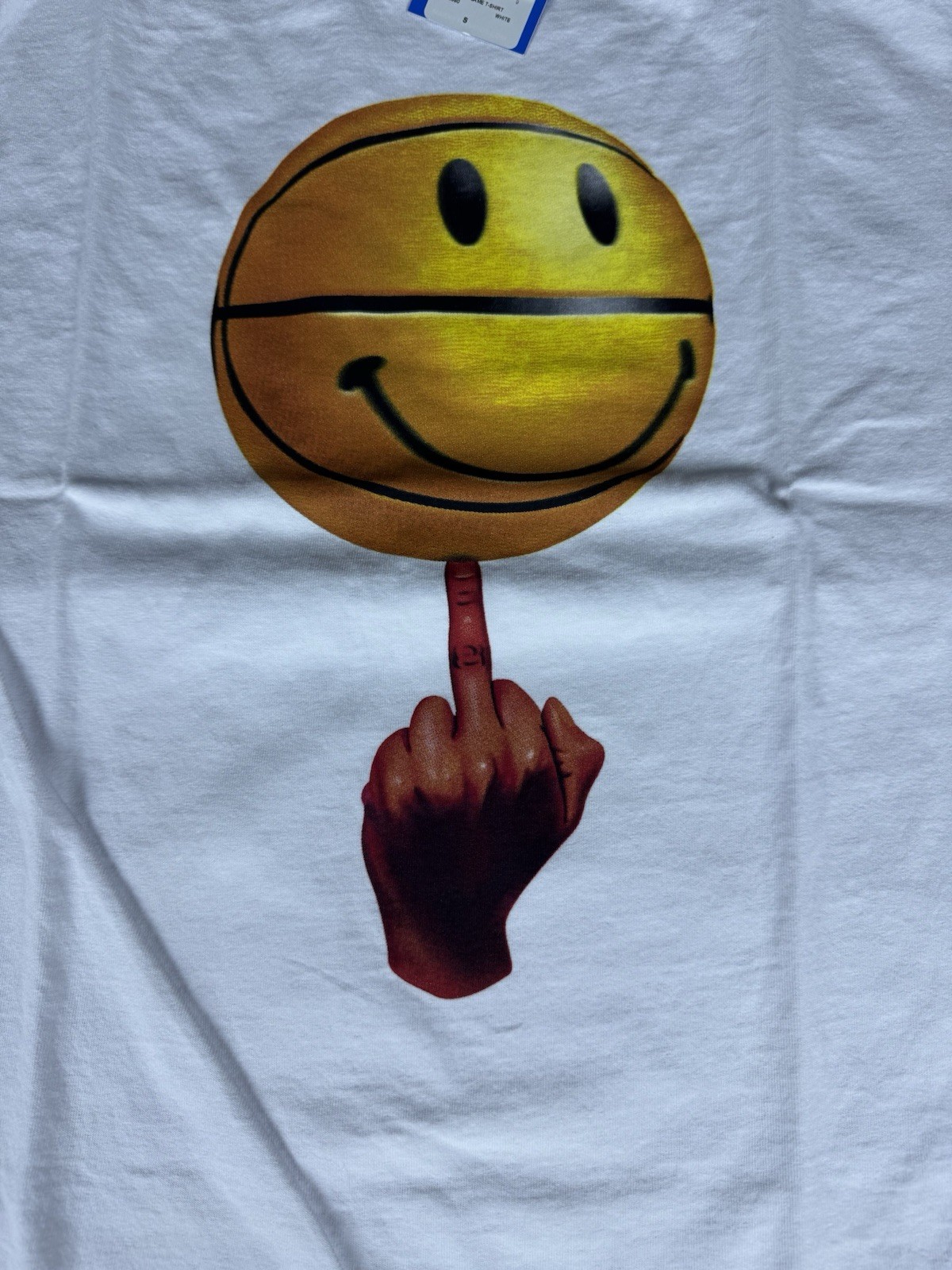 Market Smiley Good Game White T-Shirt Size “Small”New With Tags. gallery