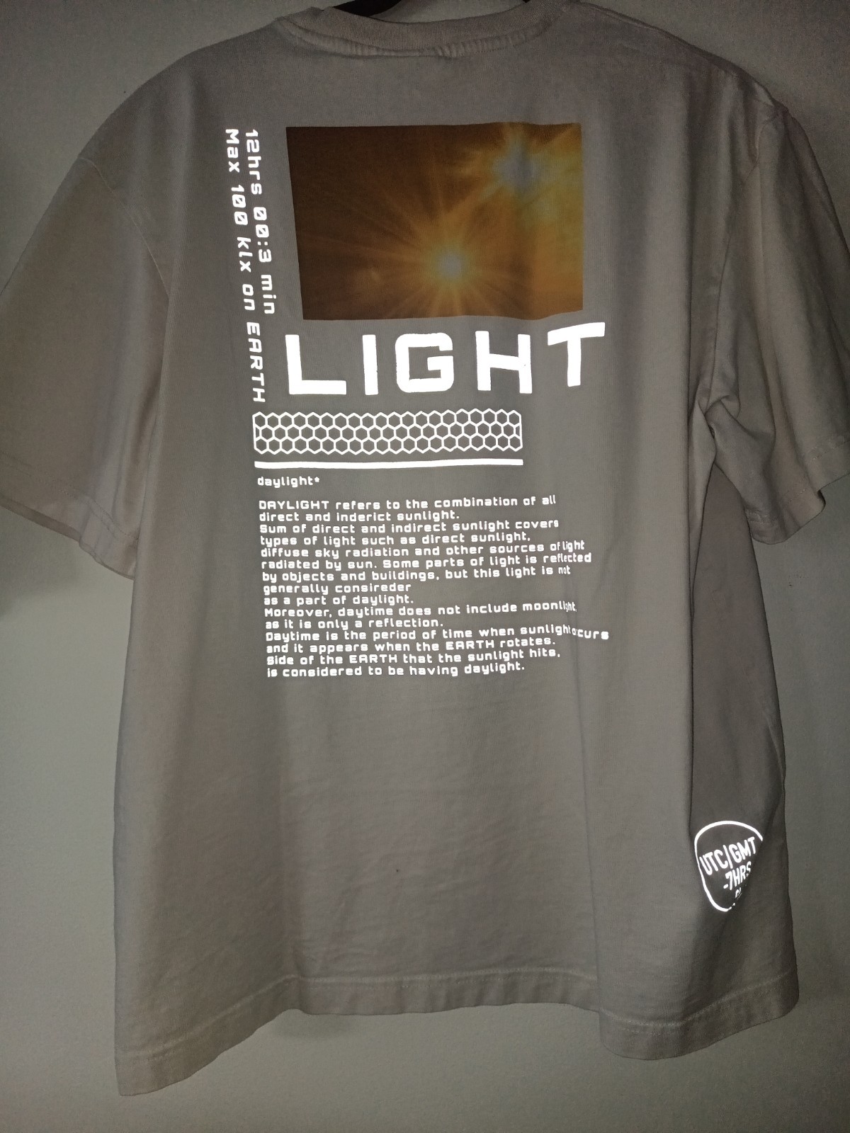 Uniqlo Airsm Oversized T Shirt Mens S -02 Gray + H&M Medium Graphic Tee gallery