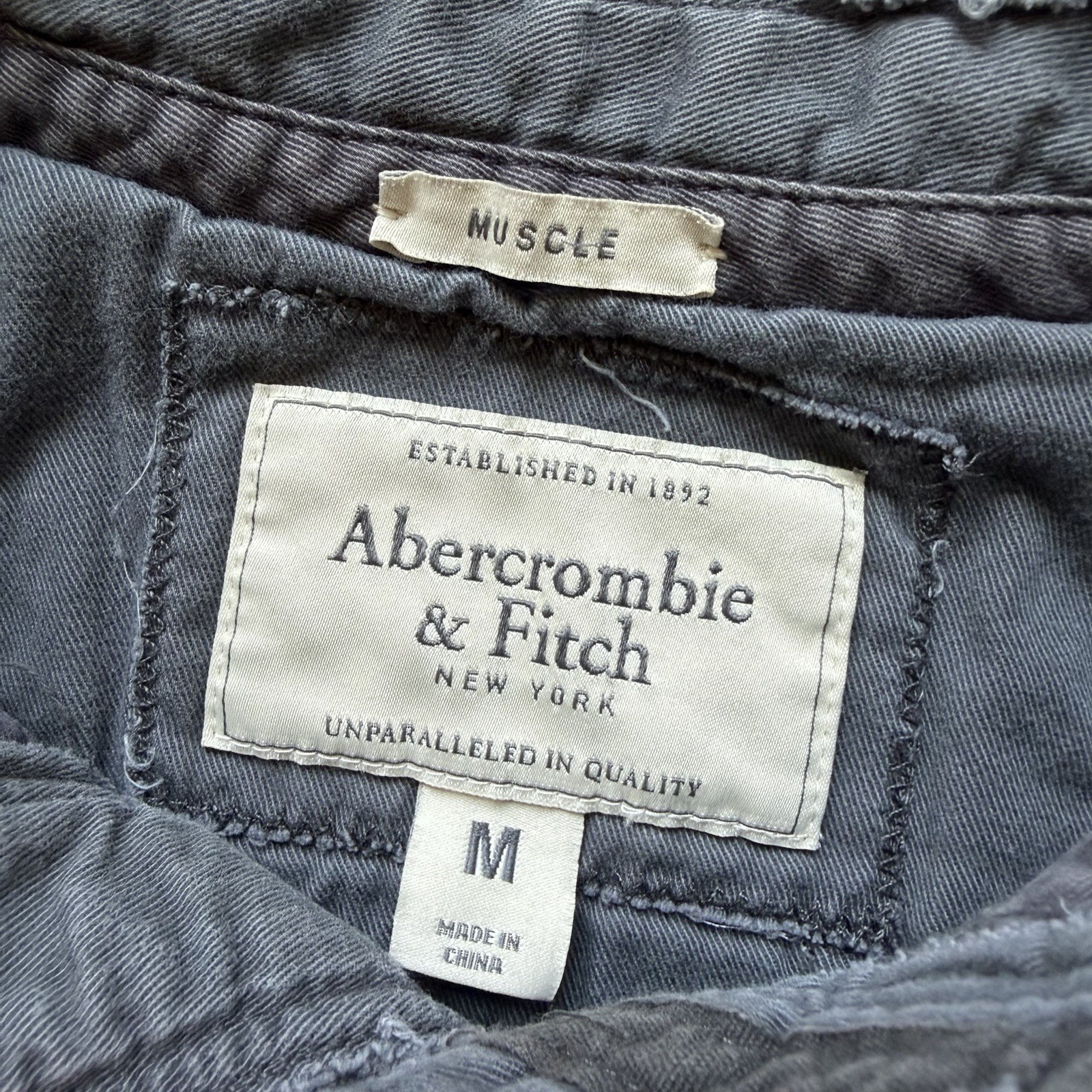 VTG Y2K Mens M Gray Abercrombie & Fitch Waffle Knit Henley Thermal Muscle Shirt gallery