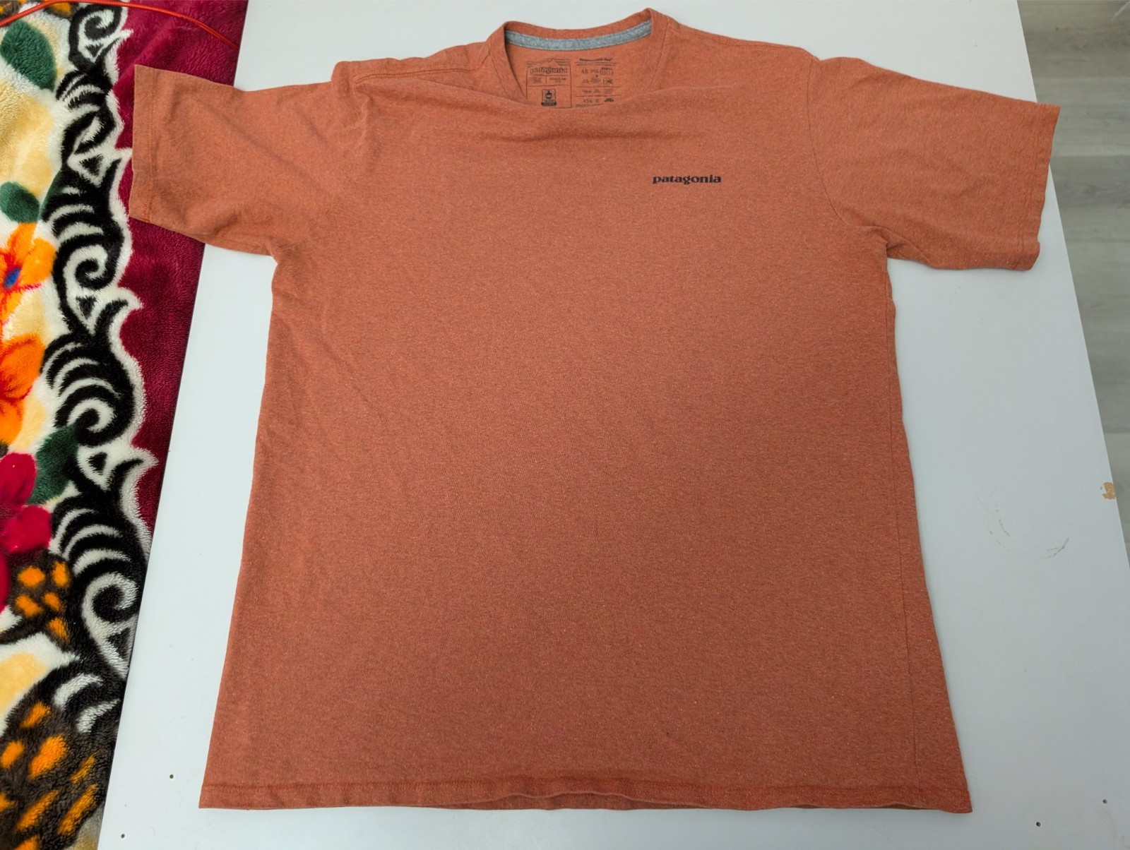 Patagonia Mens P-6 Logo Responsibili-Tee Medium Quartz Coral Orange Shirt M gallery