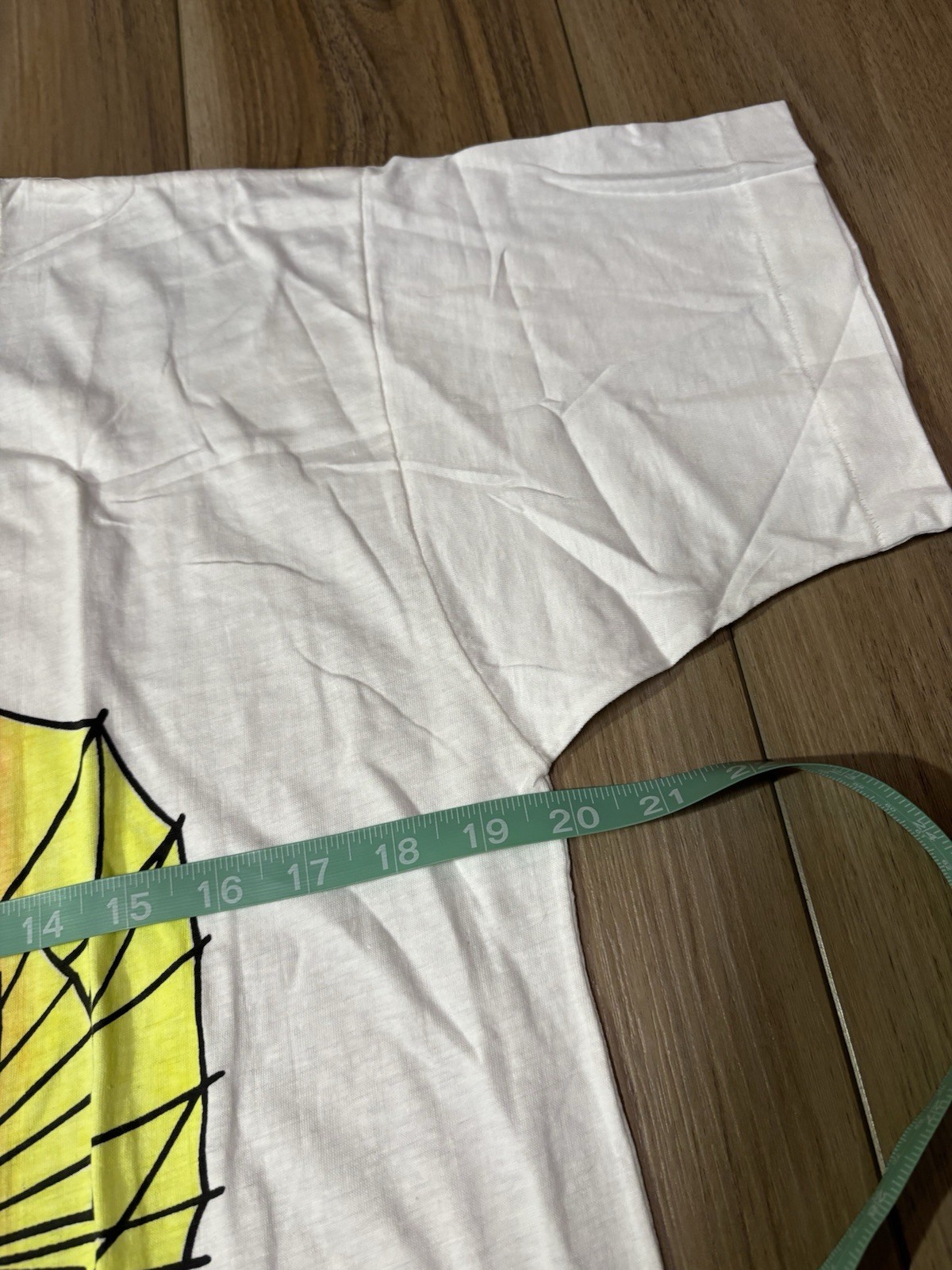 HONG KONG Shirt Adult XL White Graphic Boat City Chinese Script Single Stitch gallery