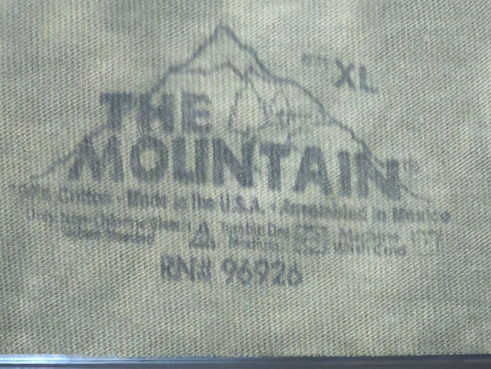 The Mountain Mens T-shirt Green Manimals Hunting Bear Retired Logo XL #6733 gallery