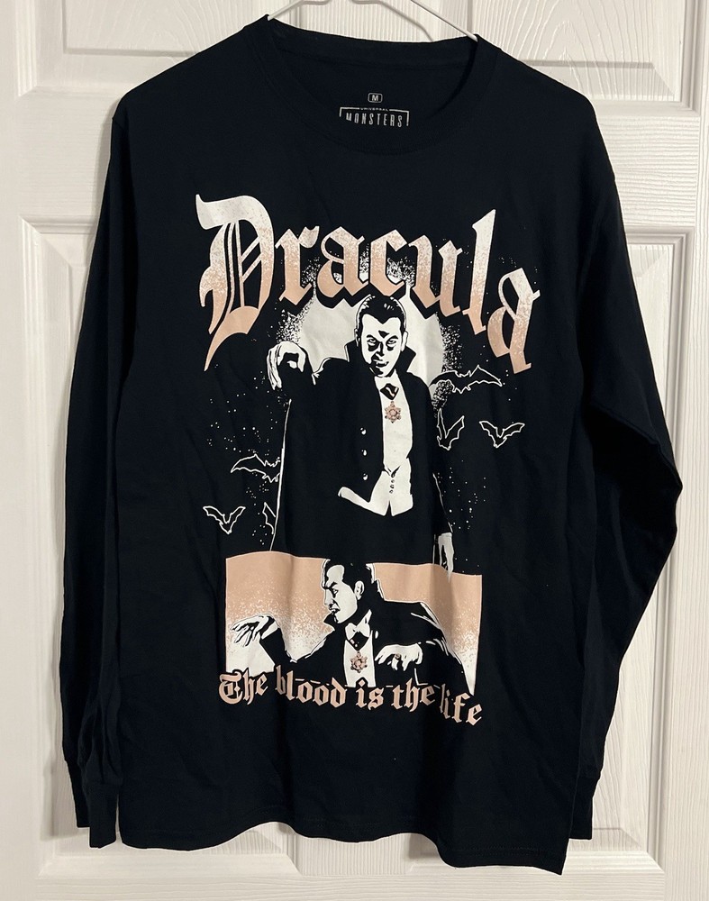 Universal Monsters Size Medium Long Sleeve Black Graphic Tshirt Dracula