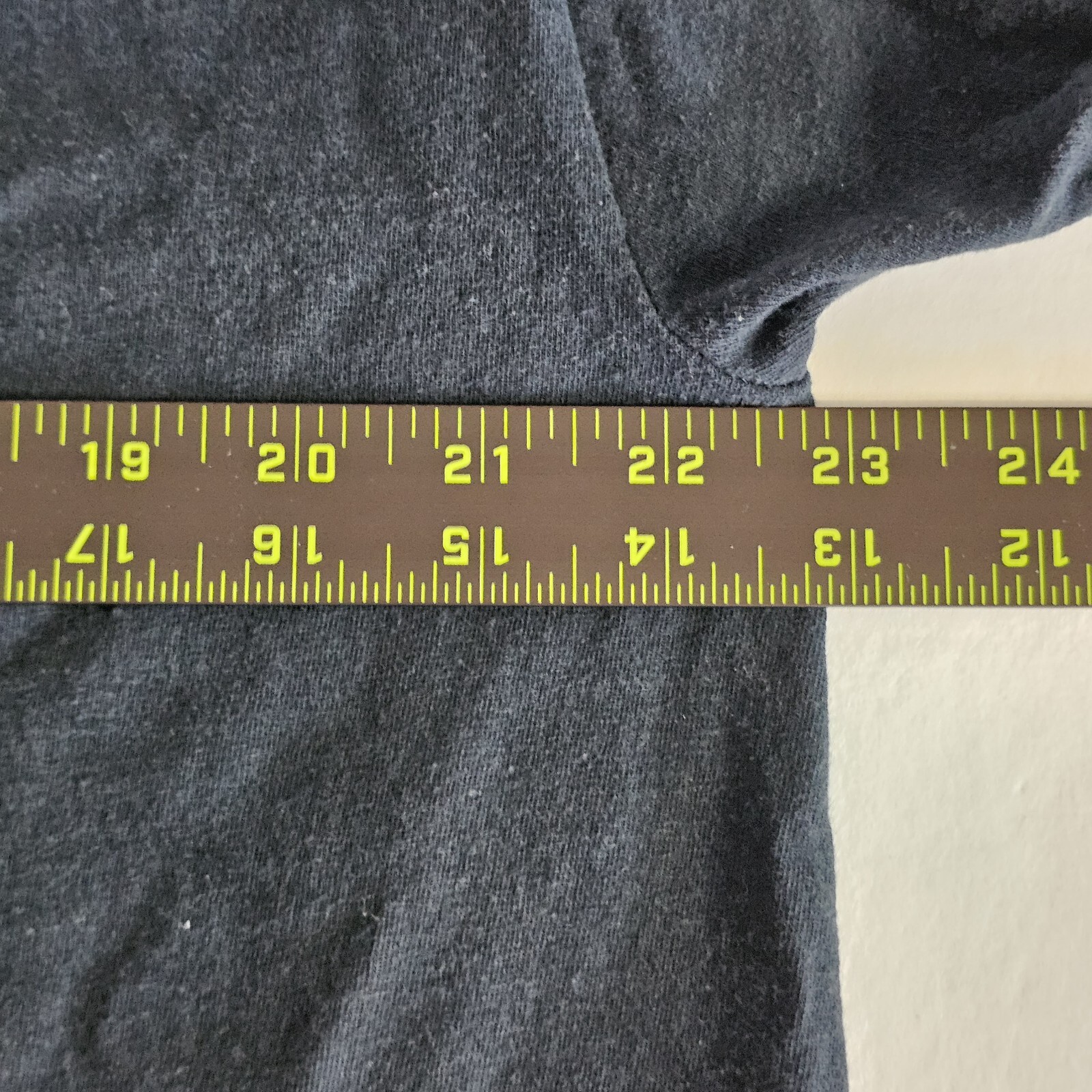 Fruit Of The Loom XL Christmas Hunter Mounted Deer Black Graphic T-Shirt gallery