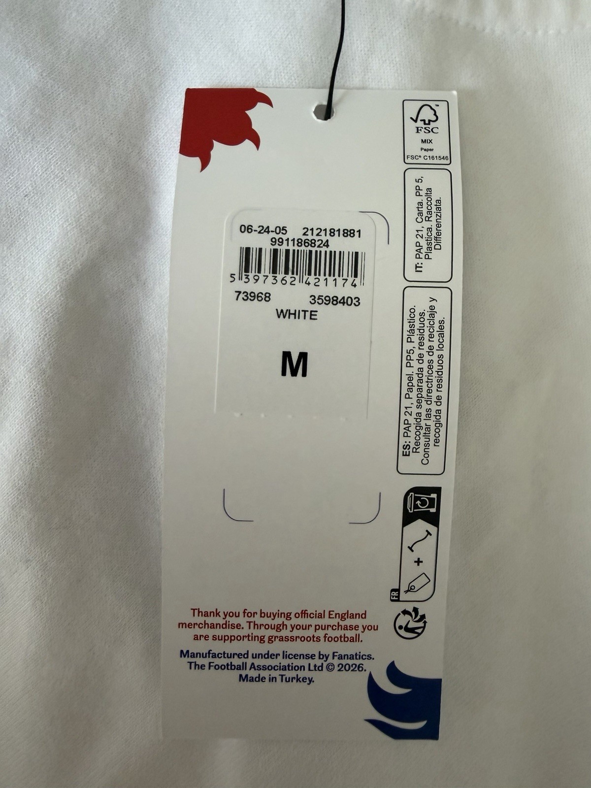 England Official Football Merchandise T-shirt Medium gallery
