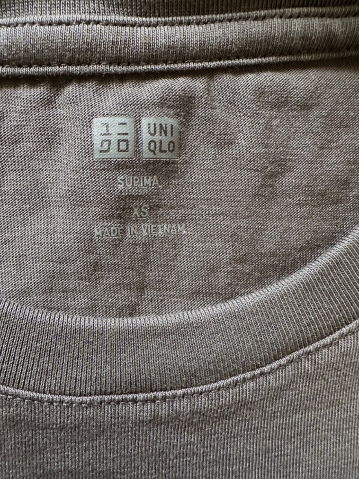 Uniqlo Mens Size XS Dark Gray T-Shirt 100% Supima Cotton Short Sleeve gallery