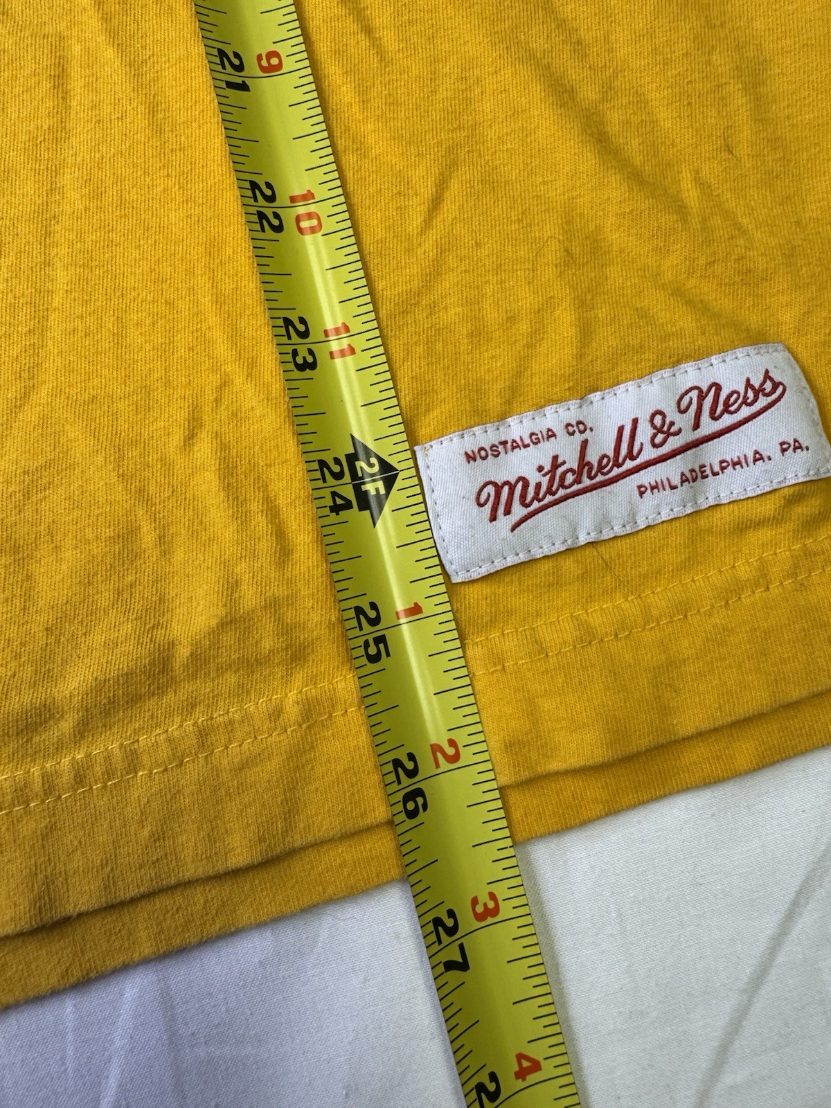 Kobe Bryant Los Angeles Lakers Graphic T-Shirt Gold Men’s Small Mitchell & Ness gallery