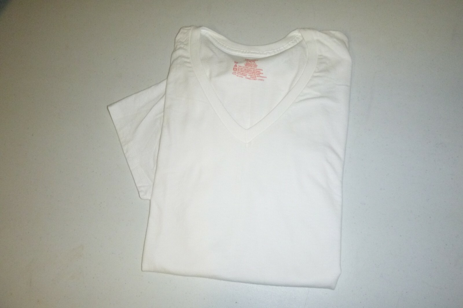 hanes mens shirt cotton comfort classic fit V-neck t-shirt Undershirt sz: small gallery