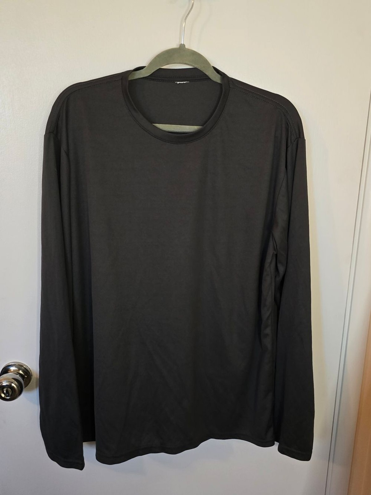 Bundle Of 5 Crew Neck Tops in Black, Navy, Burgundy & Olive & Charcoal Grey XL gallery