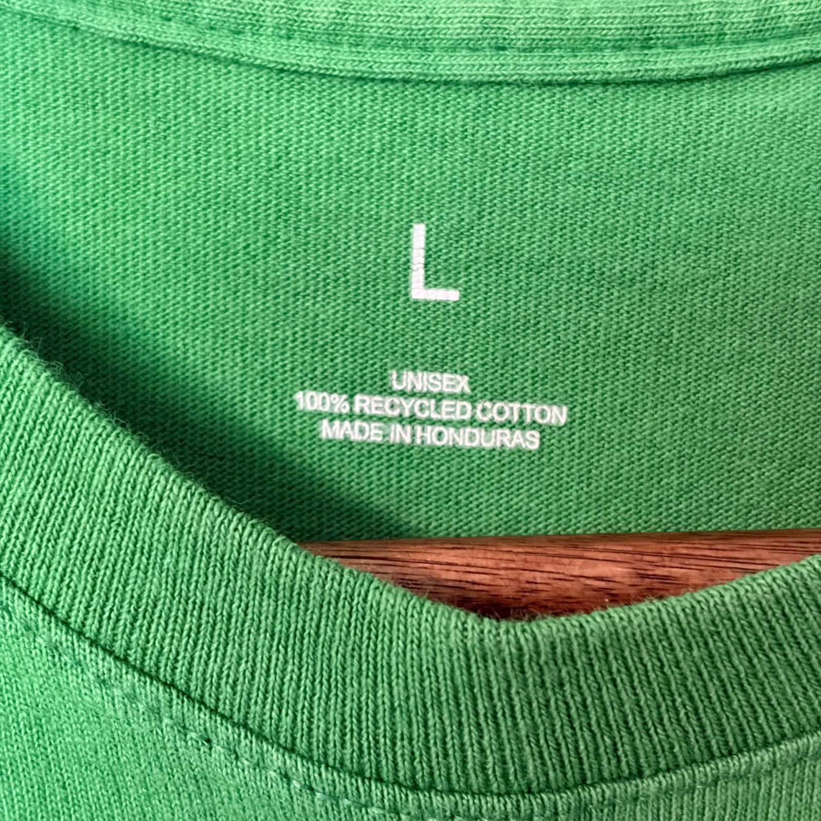 Apple T-Shirt Large Tech Promo Green Short Sleeve Recycled Cotton Logo Tee gallery