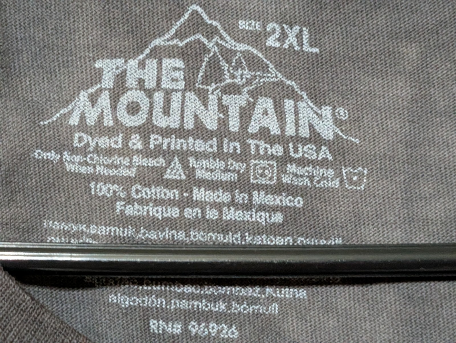 The Mountain Men's T-shirt Brown The Face Of A Wolf Retired Logo 2XL #1681 NWOT gallery