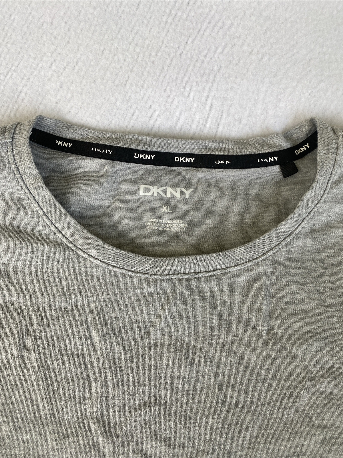 DKNY Men's T-shirt XL Gray Short Sleeve Cotton Blend Designer City Old Money Y2K gallery