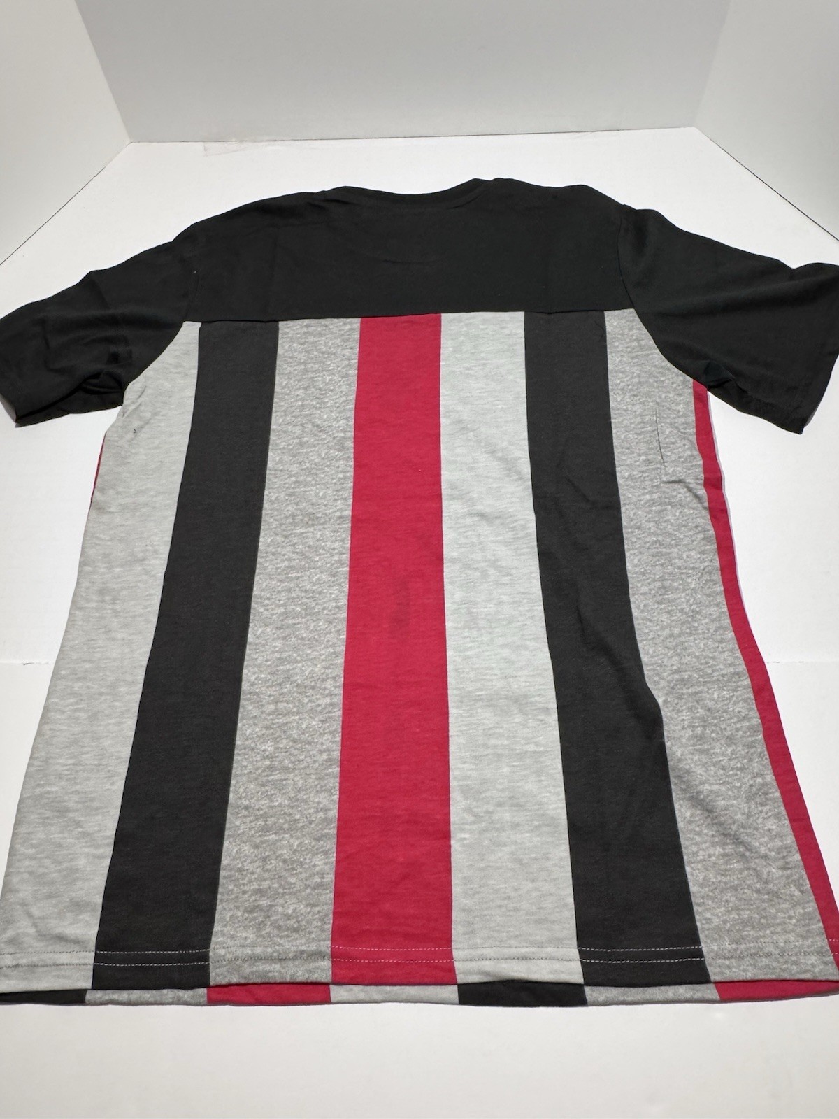 ECKO UNLTD S/S MULTI-COLOR T-SHIRT SZ: SMALL RETAIL $48 BRAND NEW WITH TAGS gallery