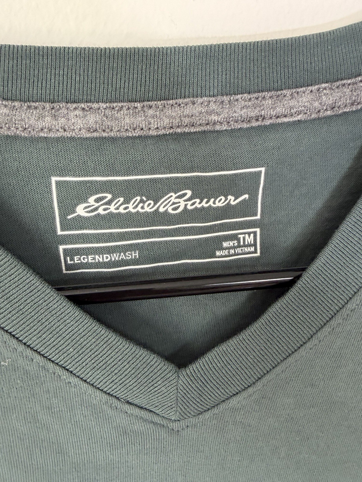 Eddie Bauer Men TM Green V-Neck Short Sleeve T-Shirt gallery