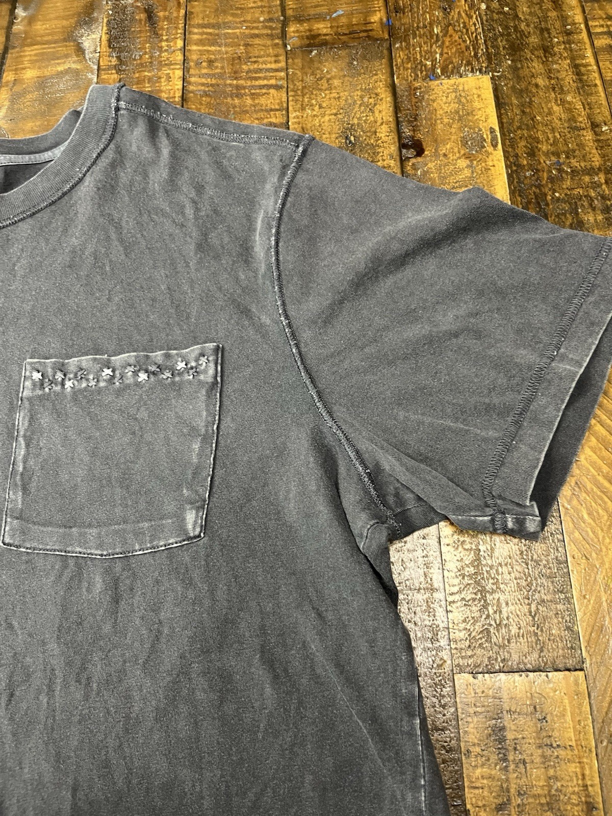Truth By Republic Gray Distressed Short Sleeved T Shirt Embroidered Pocket XL gallery