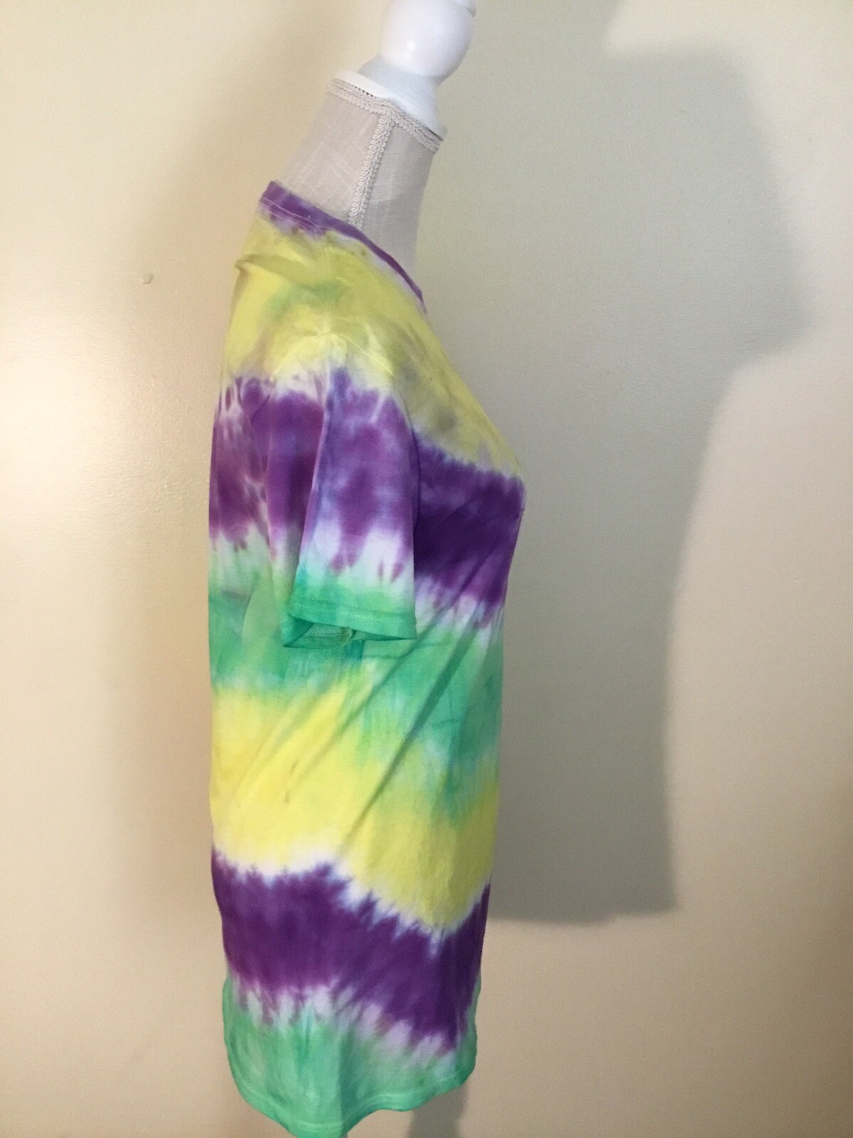 tie dye t-shirt S . Multi-colored . SOME COLORS MIXES WHERE NOT INTENDED. gallery