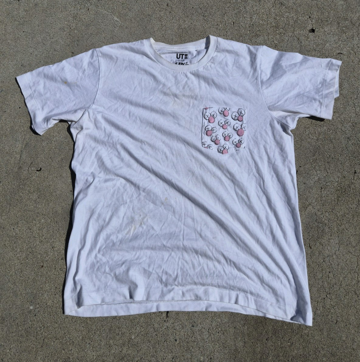 Uniqlo UT x KAWS Men's White Crew Neck Pocket Graphic Print T-Shirt Size L gallery