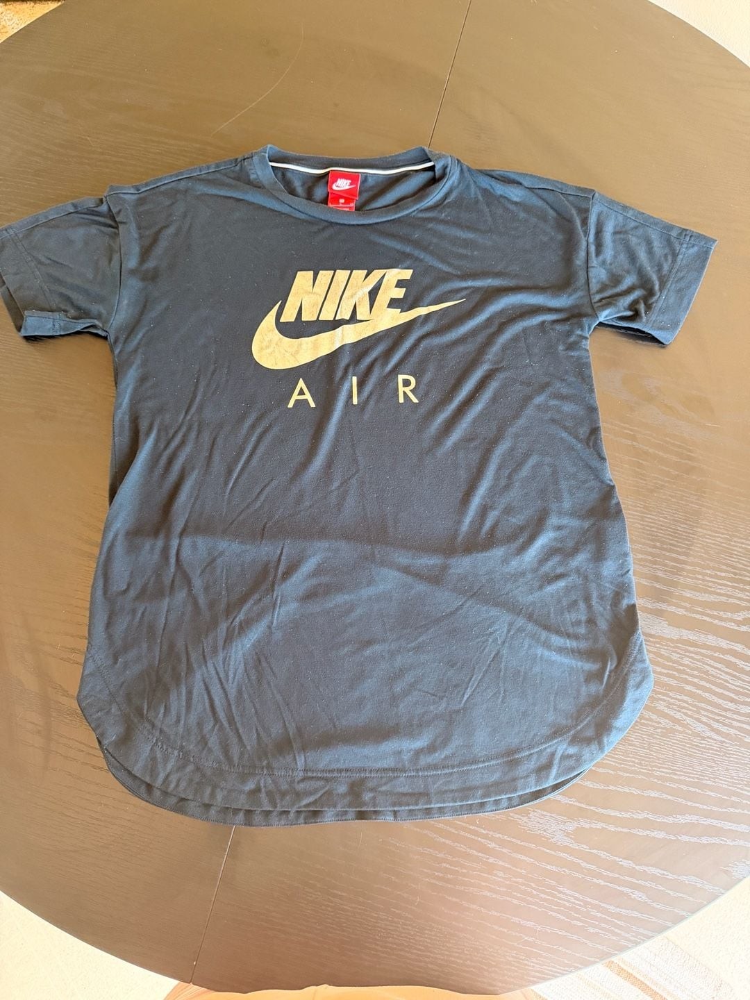 Vintage Nike Air Women's Metallic Gold Logo Curved Hem T-Shirt gallery
