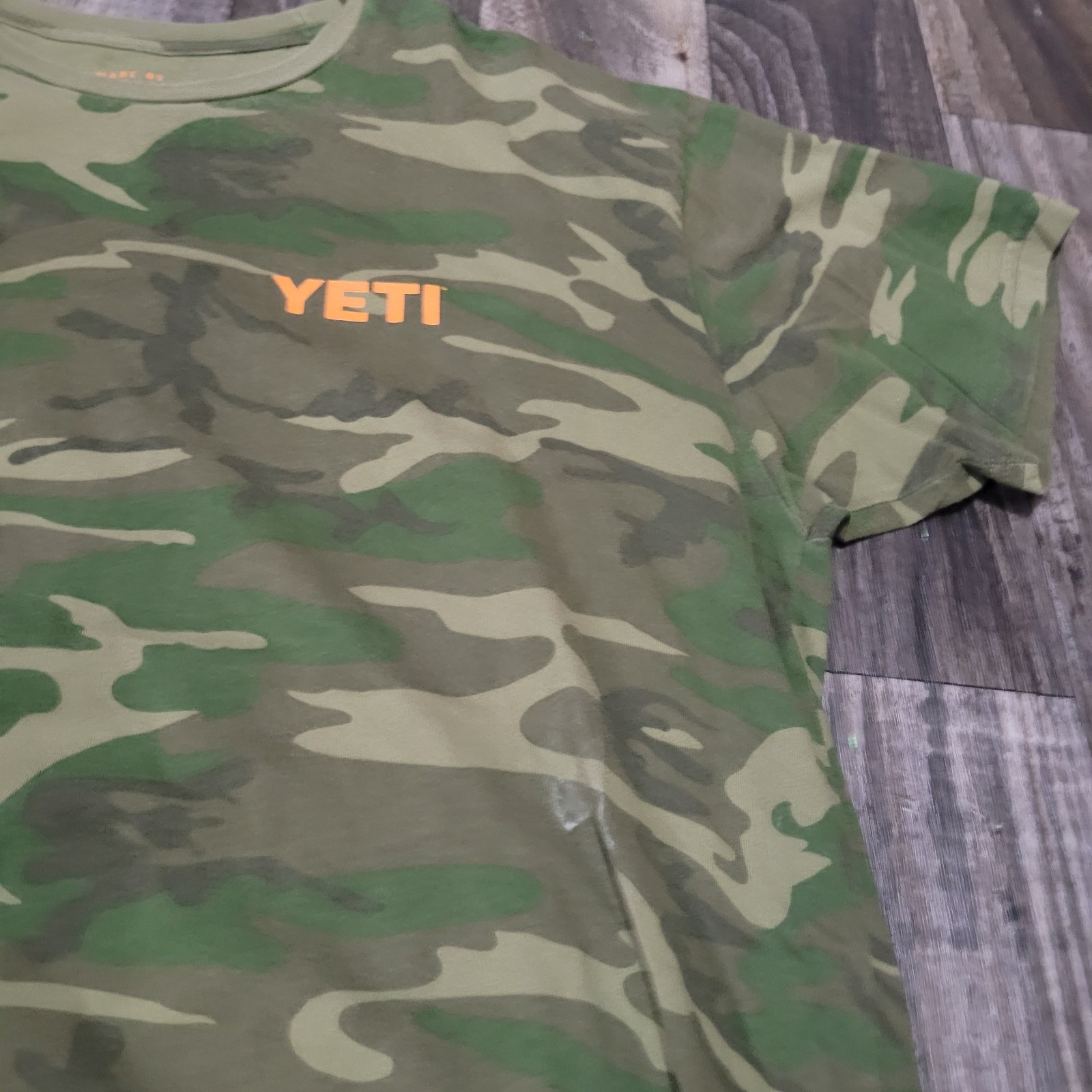 Yeti Men’s Short Sleeve Camo With Orange Logo Size XL Built For The Wild gallery