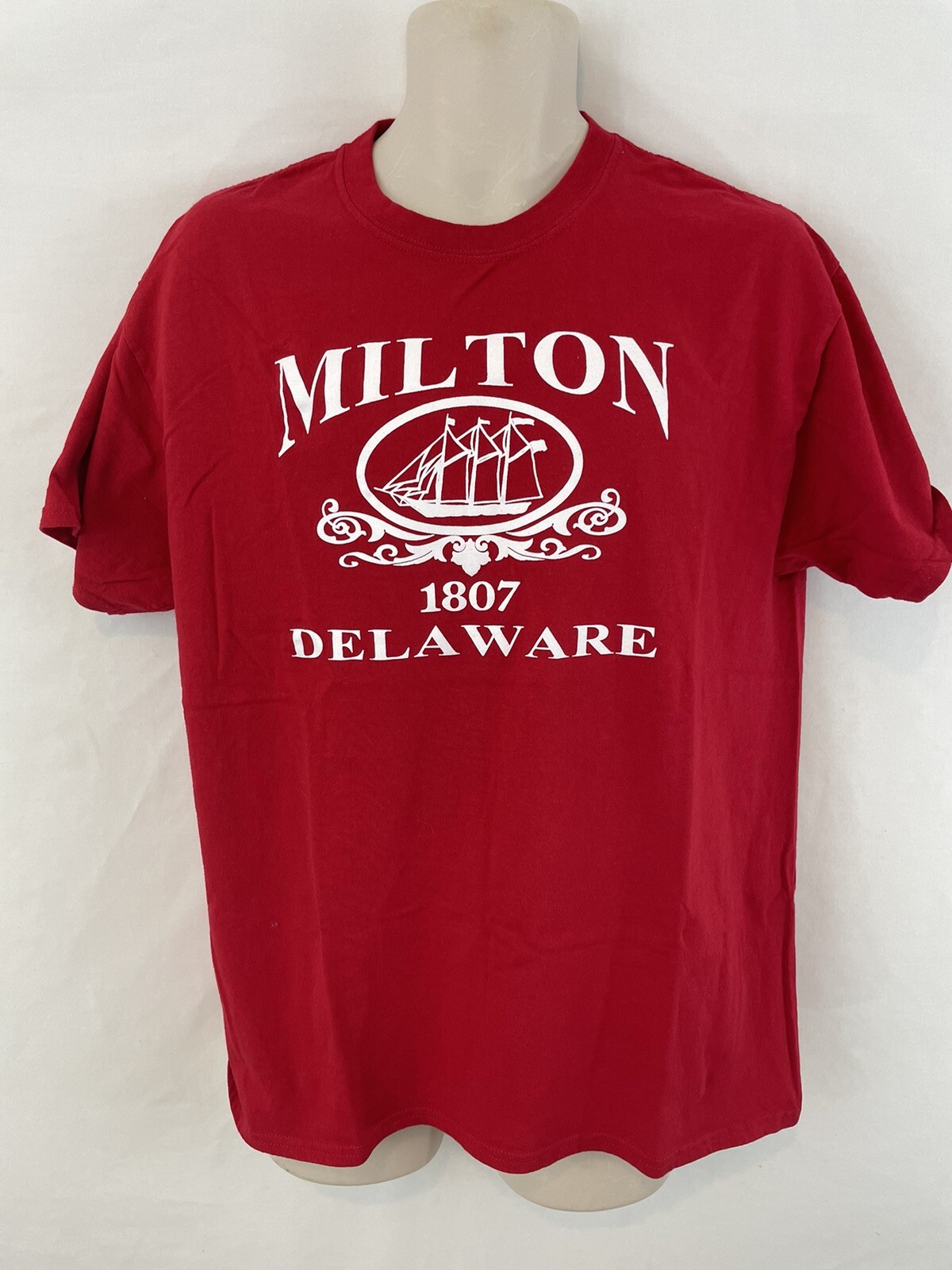 Gildan Ultra Comfort Mens L Red Milton Delaware 1807 Tee Shirt