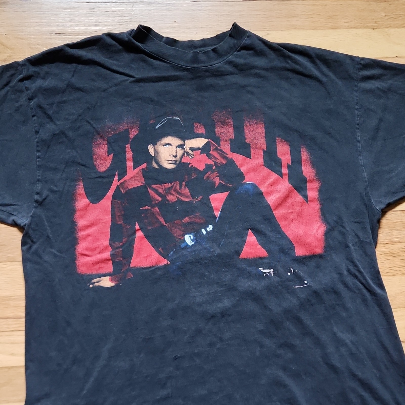 Vintage 1993 Garth Brooks T-Shirt Large? Hanes On Tour Black Red Country