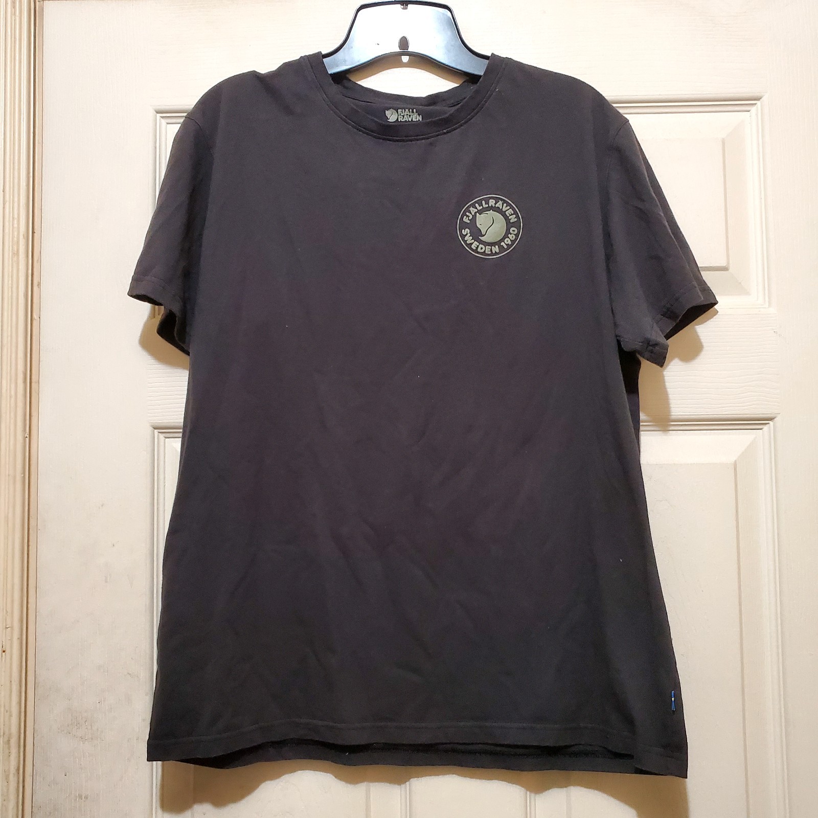 Fjallraven Shirt Mens Large Black Tee Minimalist Fox Circle Sweeden Huckberry gallery