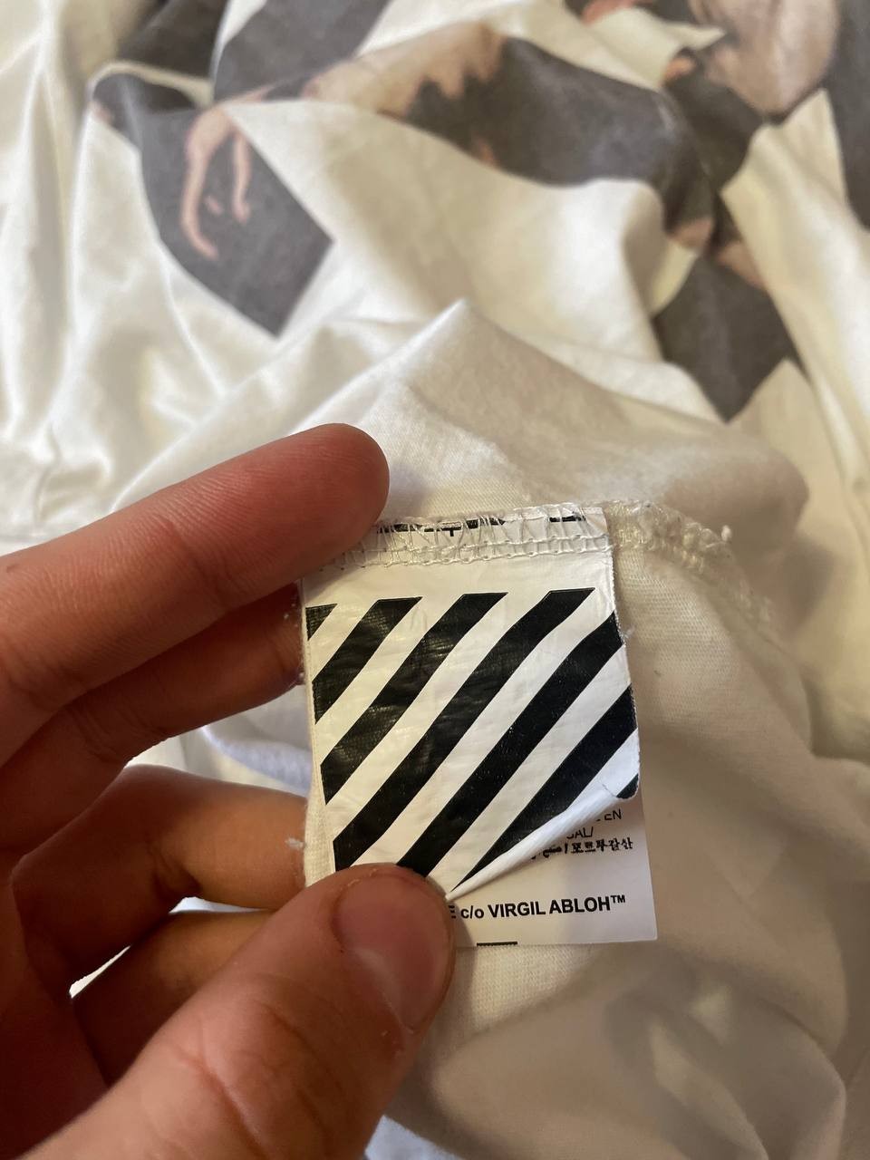 OFF WHITE CARAVAGGIO ARROW gallery